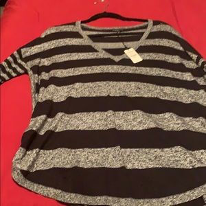 Long sleeve v-neck shirt